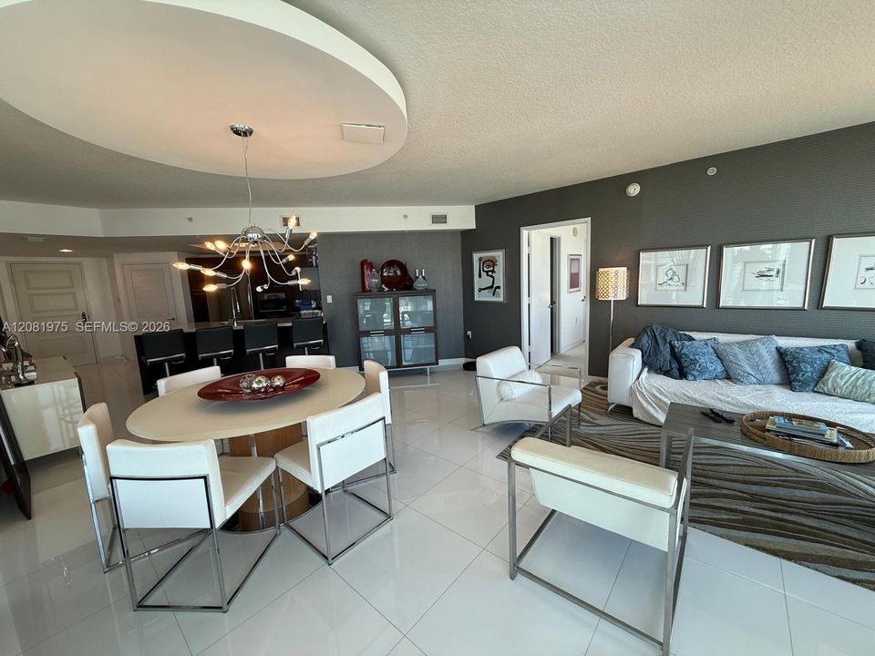 En Venta: $819,000 (3 camas, 2 baños, 1458 Pies cuadrados)
