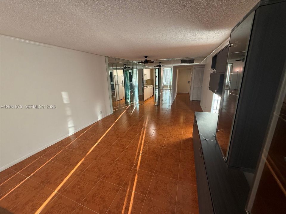 В аренду: $1,675 (2 спален, 2 ванн, 960 Квадратных фут)