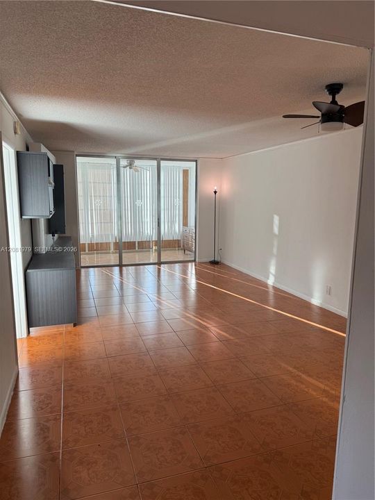 В аренду: $1,675 (2 спален, 2 ванн, 960 Квадратных фут)