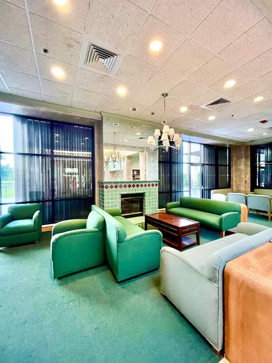 71 READING ROOM LIBRARY AT WYNMOOR COUNT