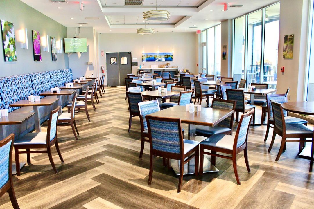 67 CAFE ON THE GREEN RESTAURANT AT WYNMO