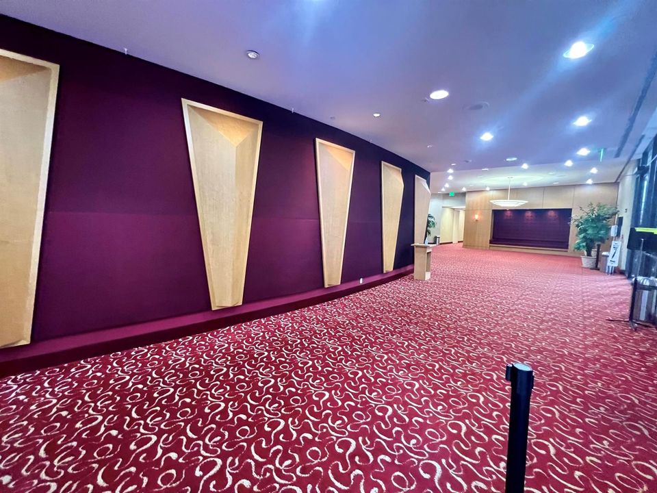 78 WYNMOOR THEATER LOBBY ENTRANCE