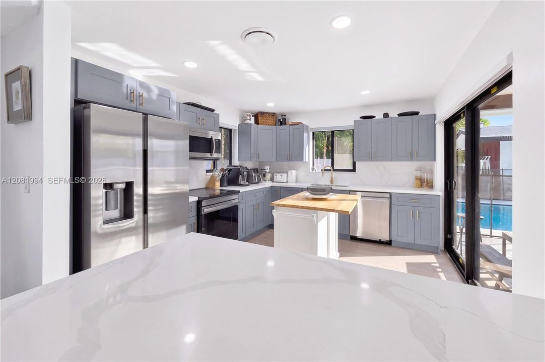 For Sale: $1,495,000 (5 beds, 3 baths, 2525 Square Feet)
