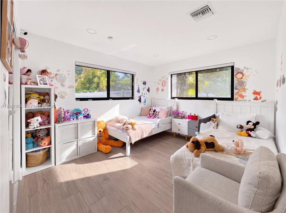For Sale: $1,495,000 (5 beds, 3 baths, 2525 Square Feet)
