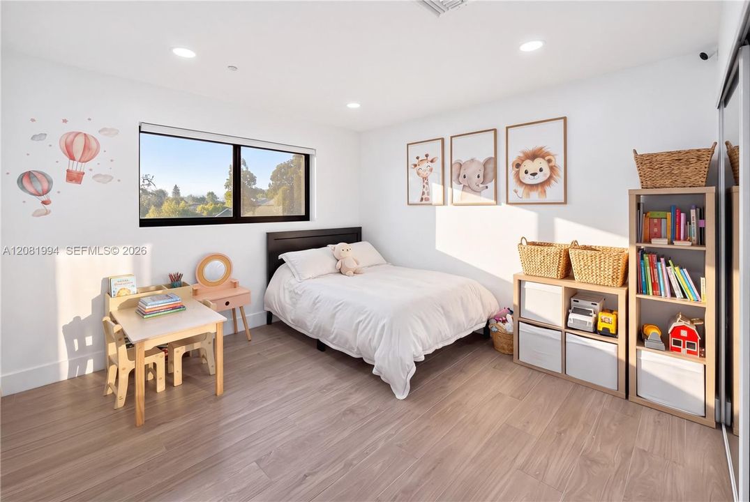 For Sale: $1,495,000 (5 beds, 3 baths, 2525 Square Feet)