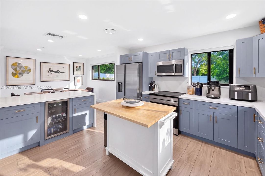 For Sale: $1,495,000 (5 beds, 3 baths, 2525 Square Feet)