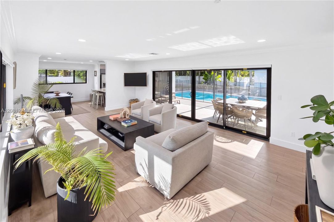 For Sale: $1,495,000 (5 beds, 3 baths, 2525 Square Feet)