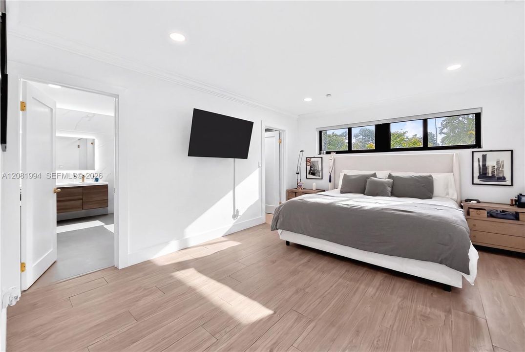 For Sale: $1,495,000 (5 beds, 3 baths, 2525 Square Feet)