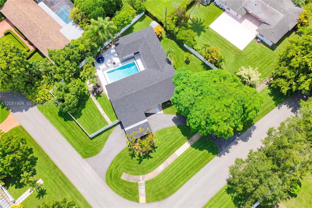 For Sale: $1,495,000 (5 beds, 3 baths, 2525 Square Feet)
