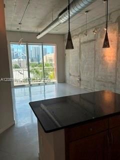 For Rent: $2,495 (1 beds, 1 baths, 722 Square Feet)