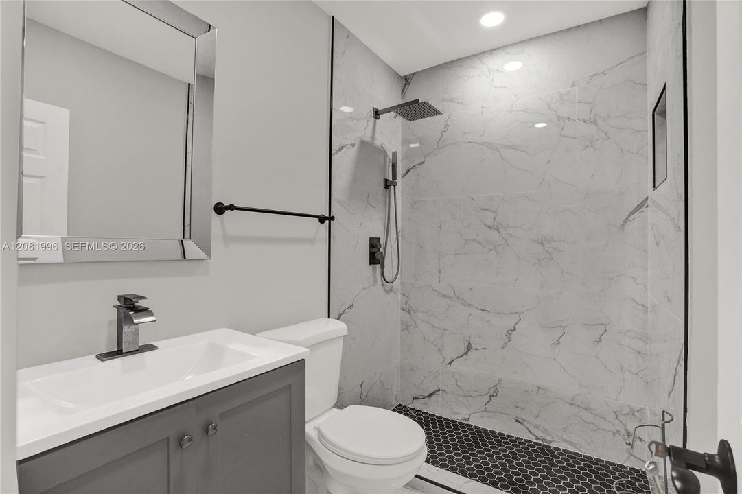 En Venta: $699,000 (4 camas, 2 baños, 1533 Pies cuadrados)
