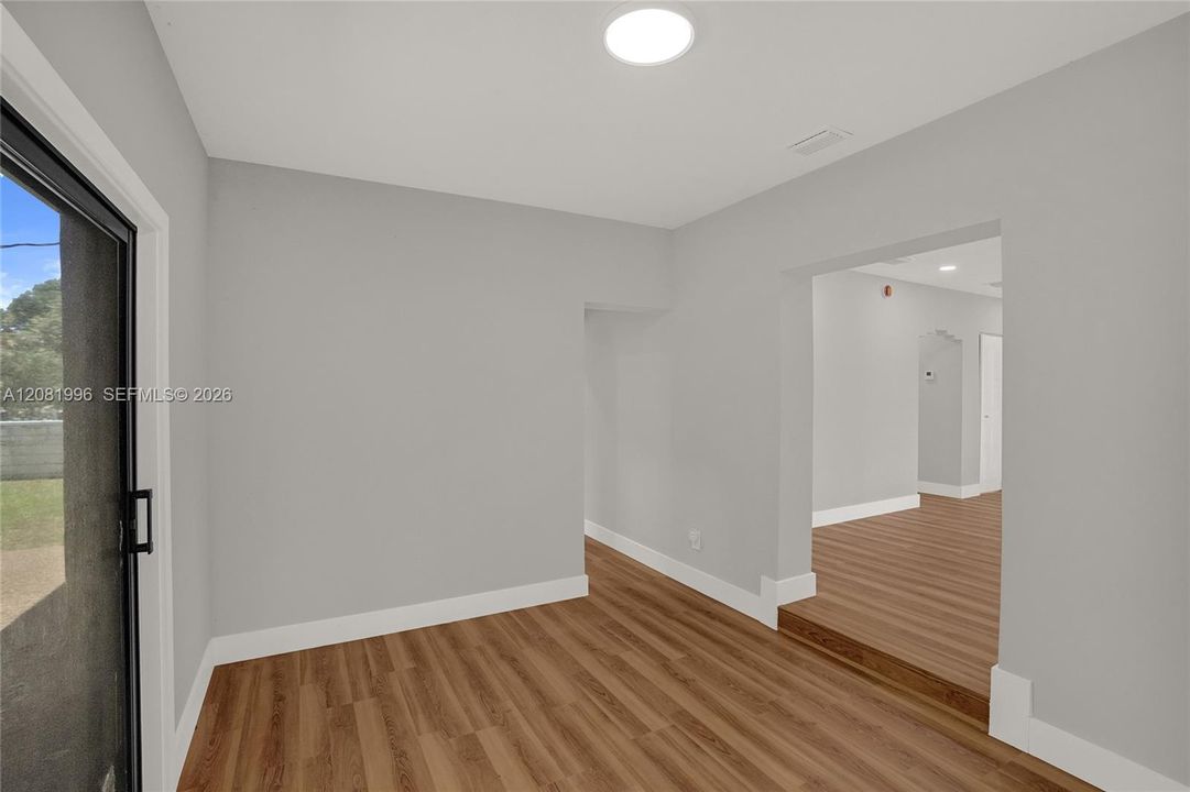 En Venta: $699,000 (4 camas, 2 baños, 1533 Pies cuadrados)