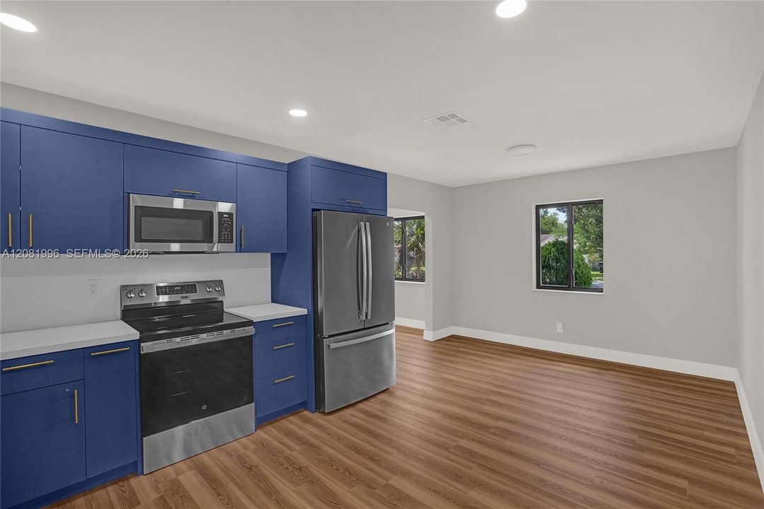 En Venta: $699,000 (4 camas, 2 baños, 1533 Pies cuadrados)