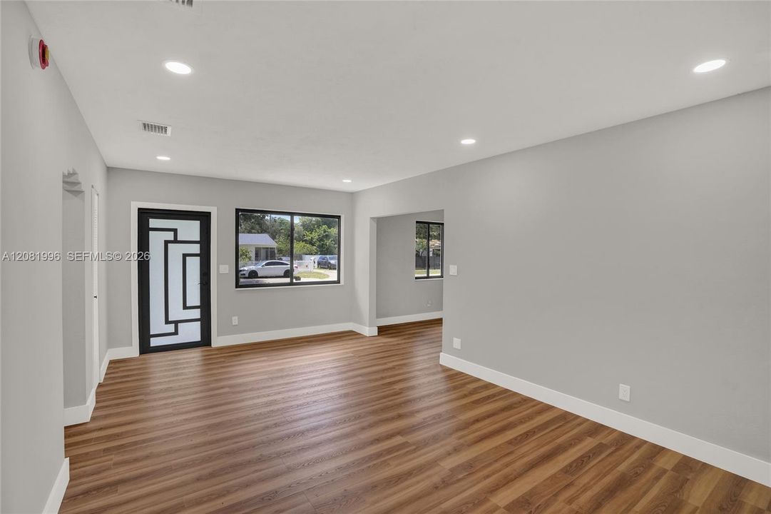 En Venta: $699,000 (4 camas, 2 baños, 1533 Pies cuadrados)