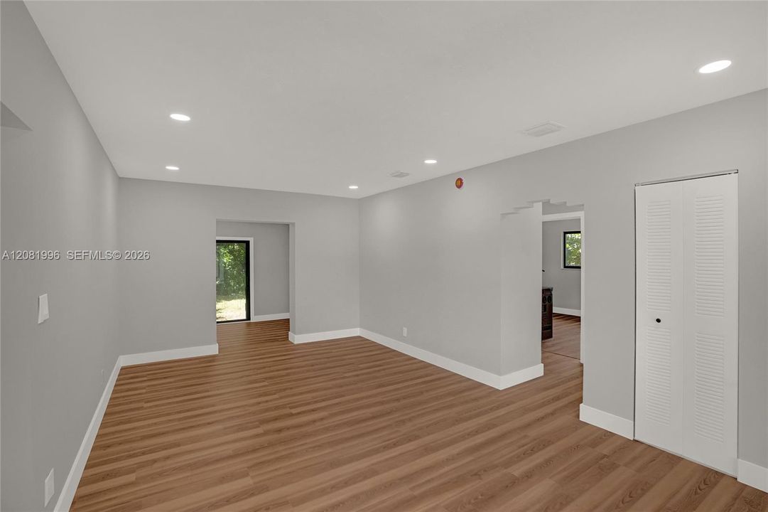 En Venta: $699,000 (4 camas, 2 baños, 1533 Pies cuadrados)