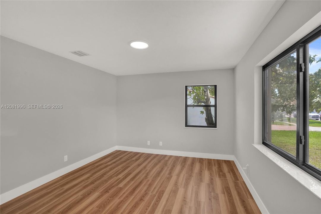 En Venta: $699,000 (4 camas, 2 baños, 1533 Pies cuadrados)