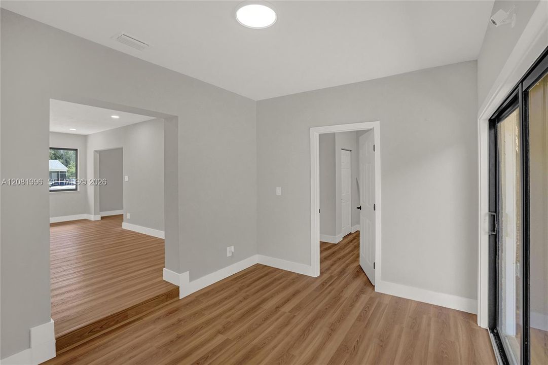 En Venta: $699,000 (4 camas, 2 baños, 1533 Pies cuadrados)