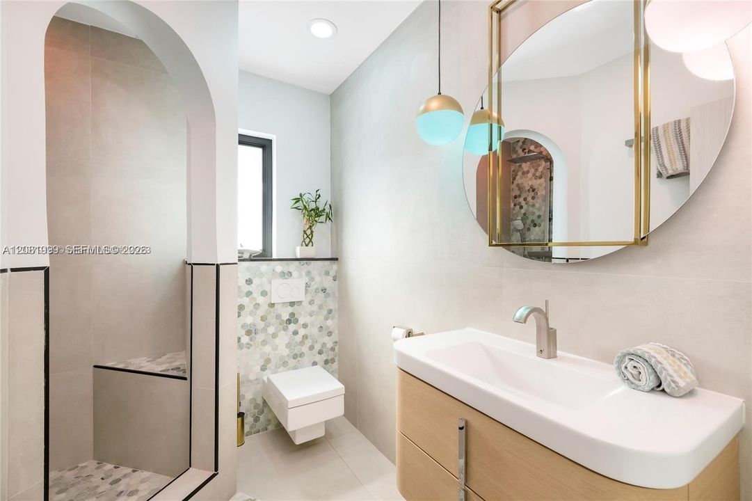 На продажу: $2,400,000 (2 спален, 2 ванн, 1418 Квадратных фут)