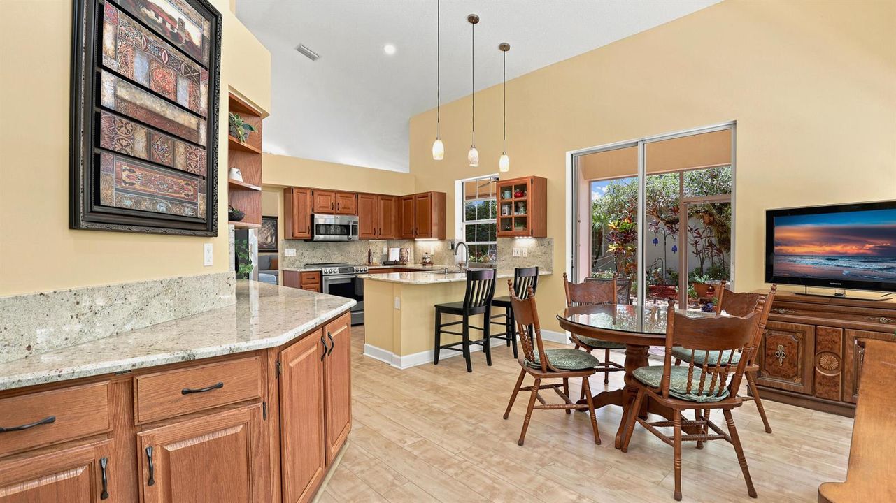 Kitchen & Dining Area