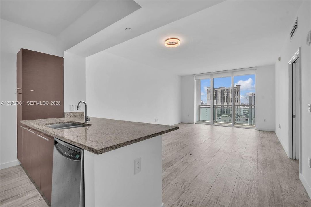 For Rent: $3,250 (1 beds, 1 baths, 702 Square Feet)