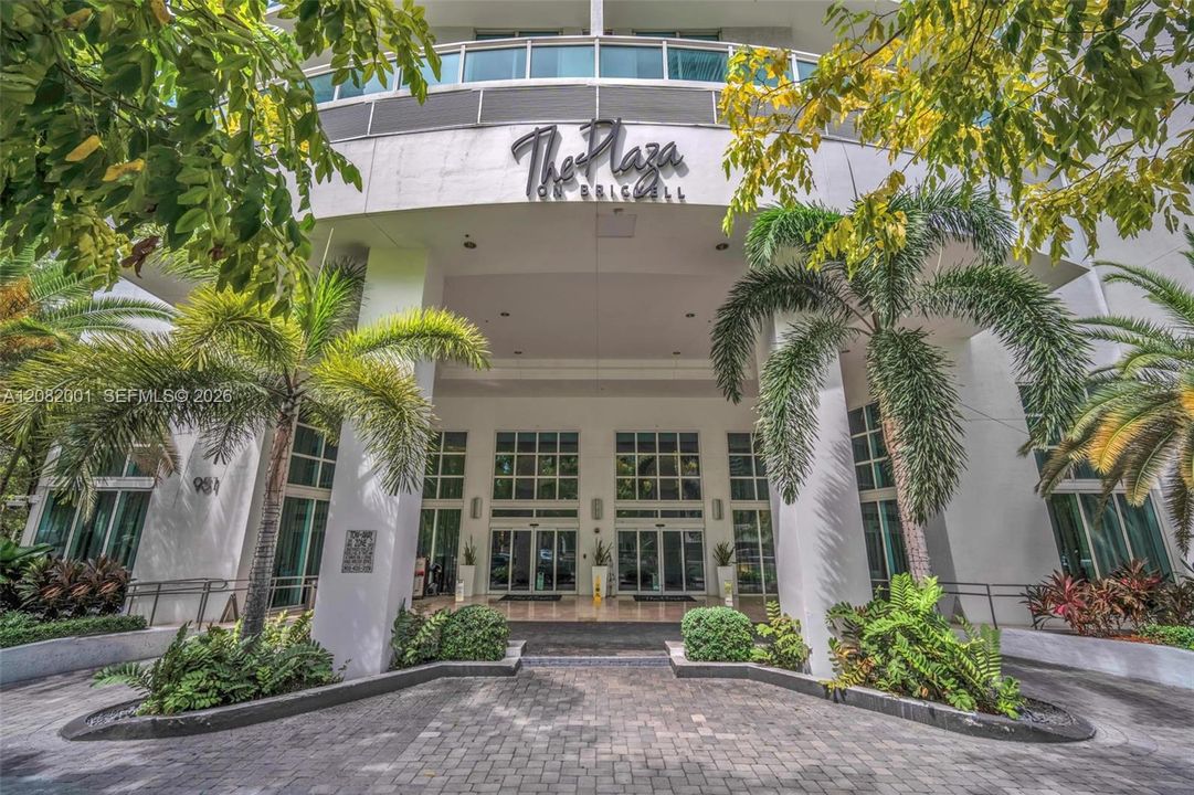 For Rent: $3,250 (1 beds, 1 baths, 702 Square Feet)
