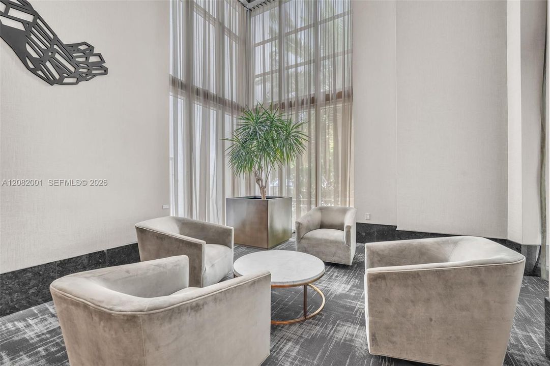 For Rent: $3,250 (1 beds, 1 baths, 702 Square Feet)
