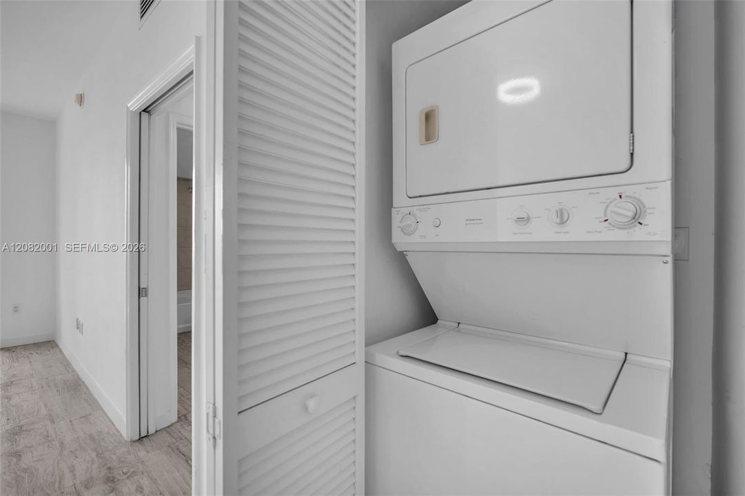For Rent: $3,250 (1 beds, 1 baths, 702 Square Feet)