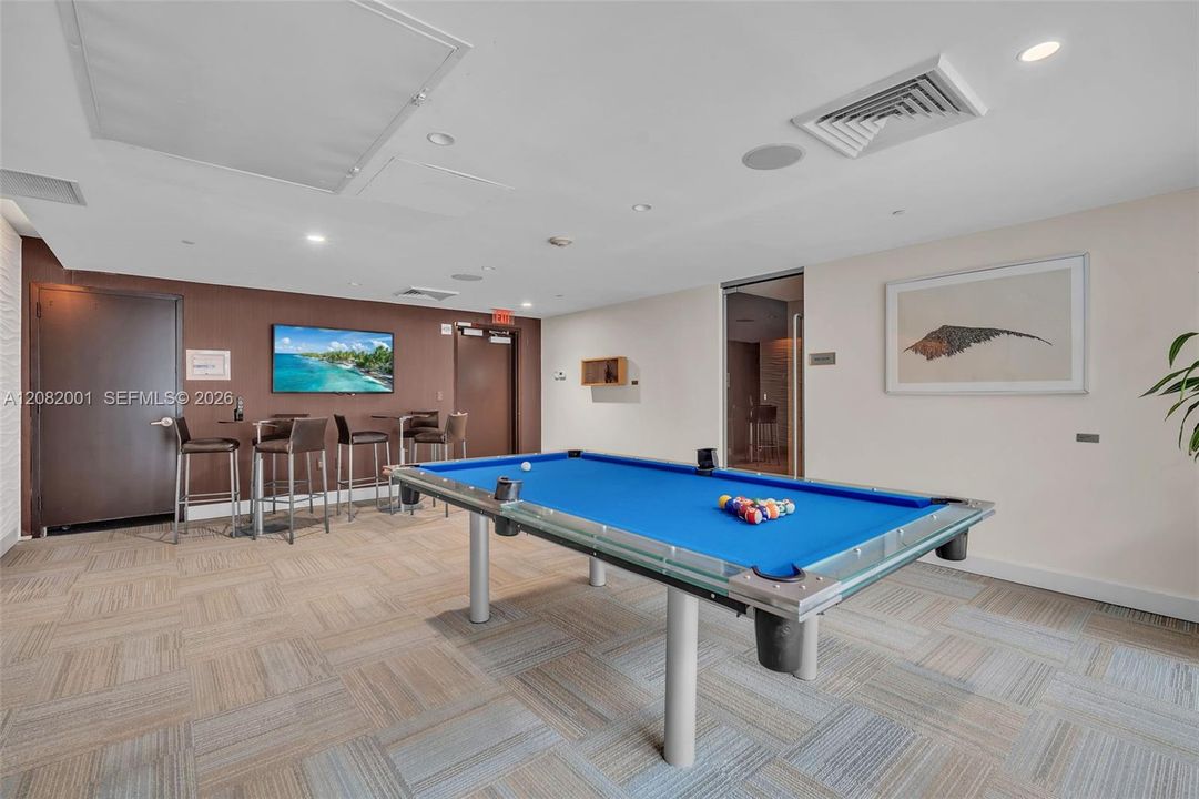 For Rent: $3,250 (1 beds, 1 baths, 702 Square Feet)