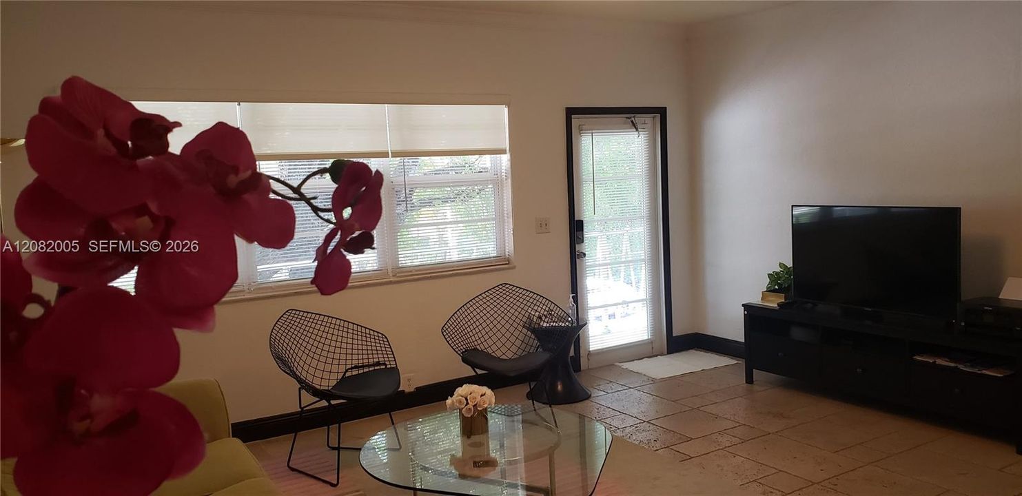 En Venta: $449,000 (1 camas, 1 baños, 700 Pies cuadrados)