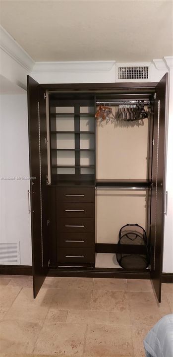 En Venta: $449,000 (1 camas, 1 baños, 700 Pies cuadrados)