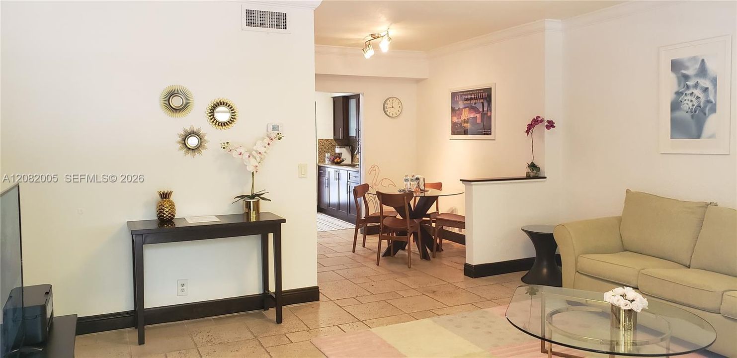 En Venta: $449,000 (1 camas, 1 baños, 700 Pies cuadrados)