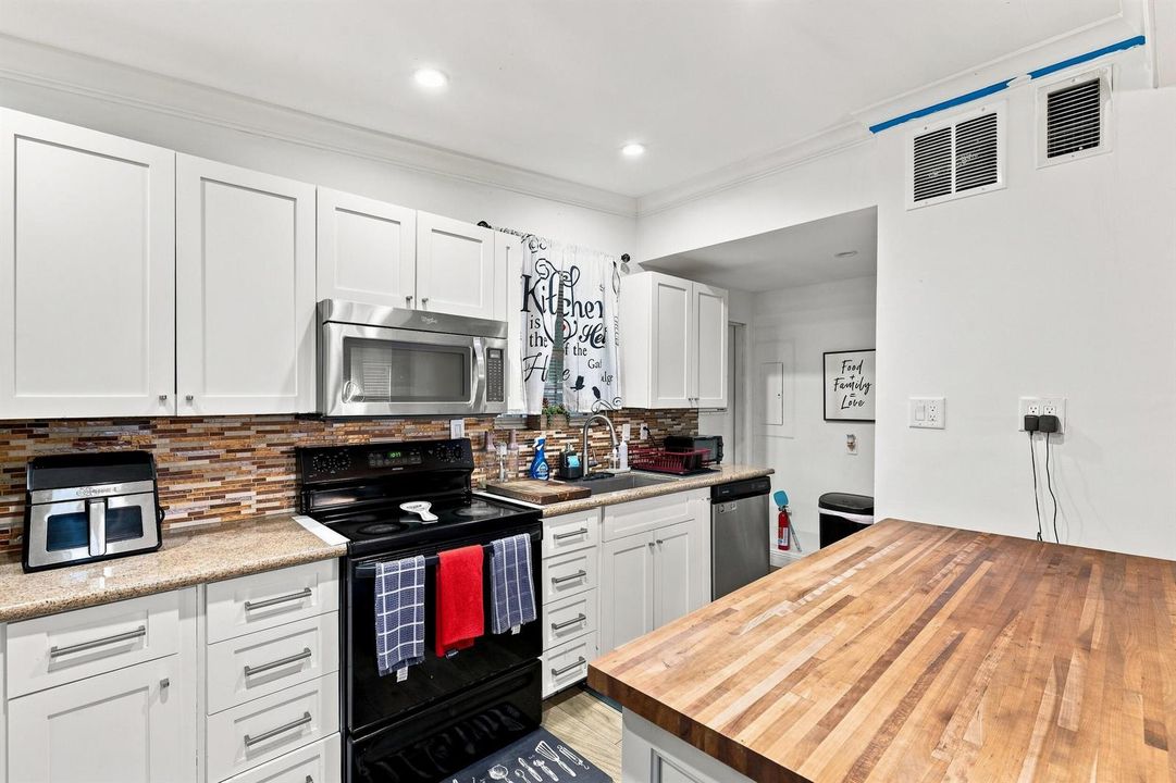 Kitchen & Counter Space