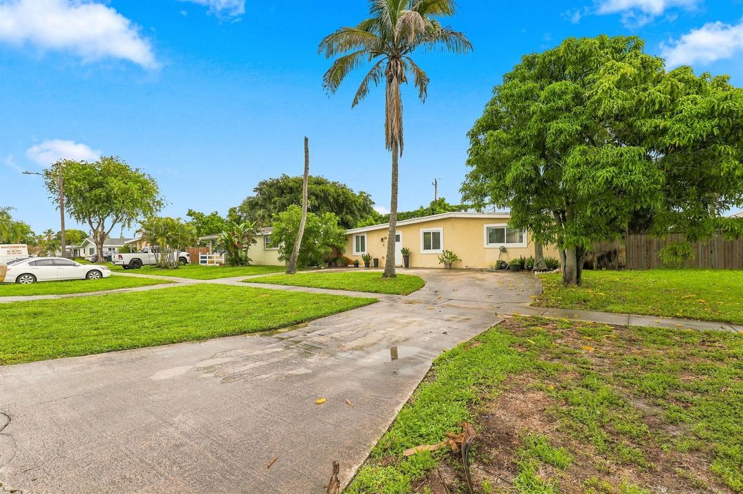 Front Yard & Exterior