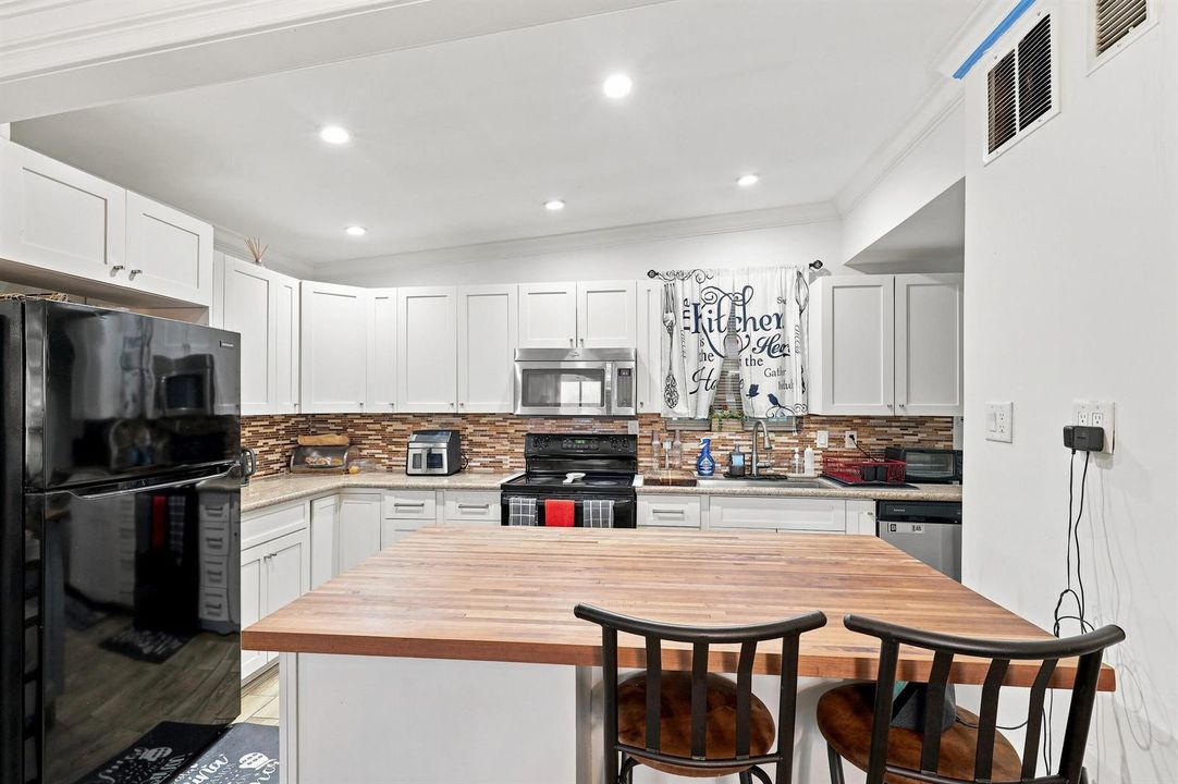 Kitchen & Island