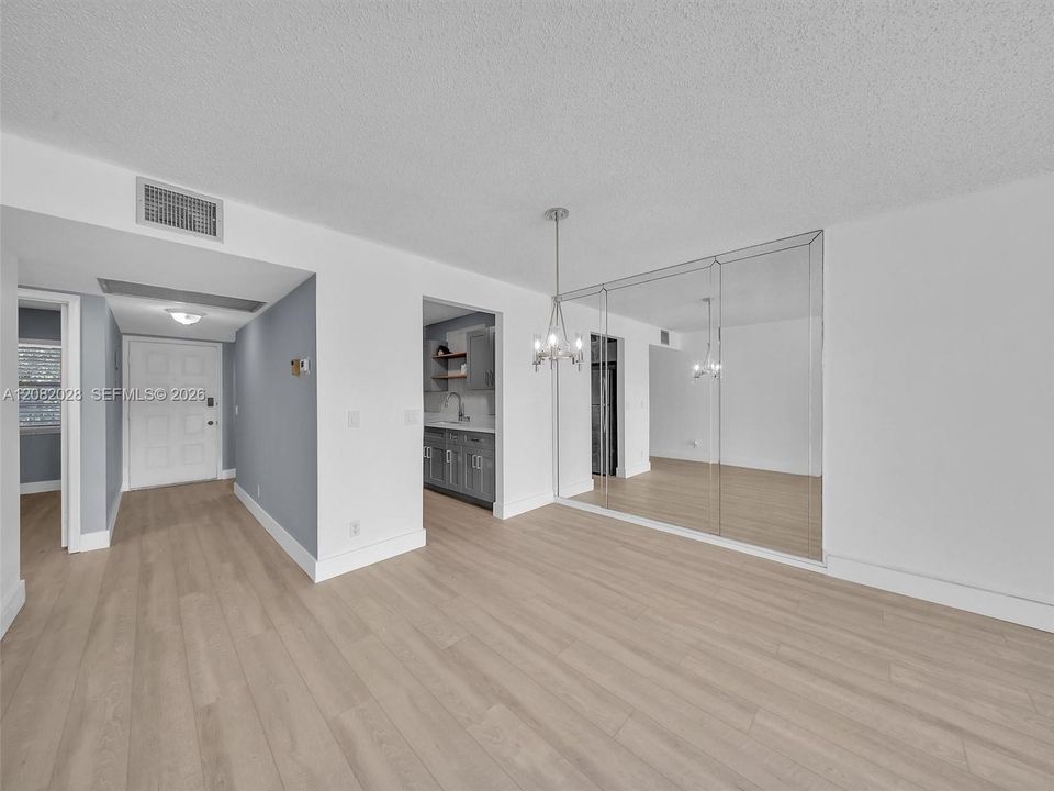 En Venta: $175,000 (2 camas, 2 baños, 1100 Pies cuadrados)