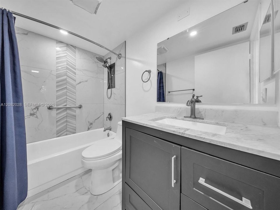 En Venta: $175,000 (2 camas, 2 baños, 1100 Pies cuadrados)