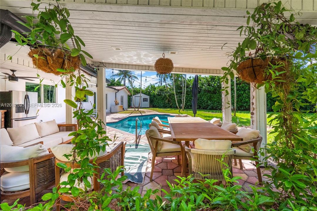 На продажу: $1,698,500 (3 спален, 2 ванн, 2642 Квадратных фут)