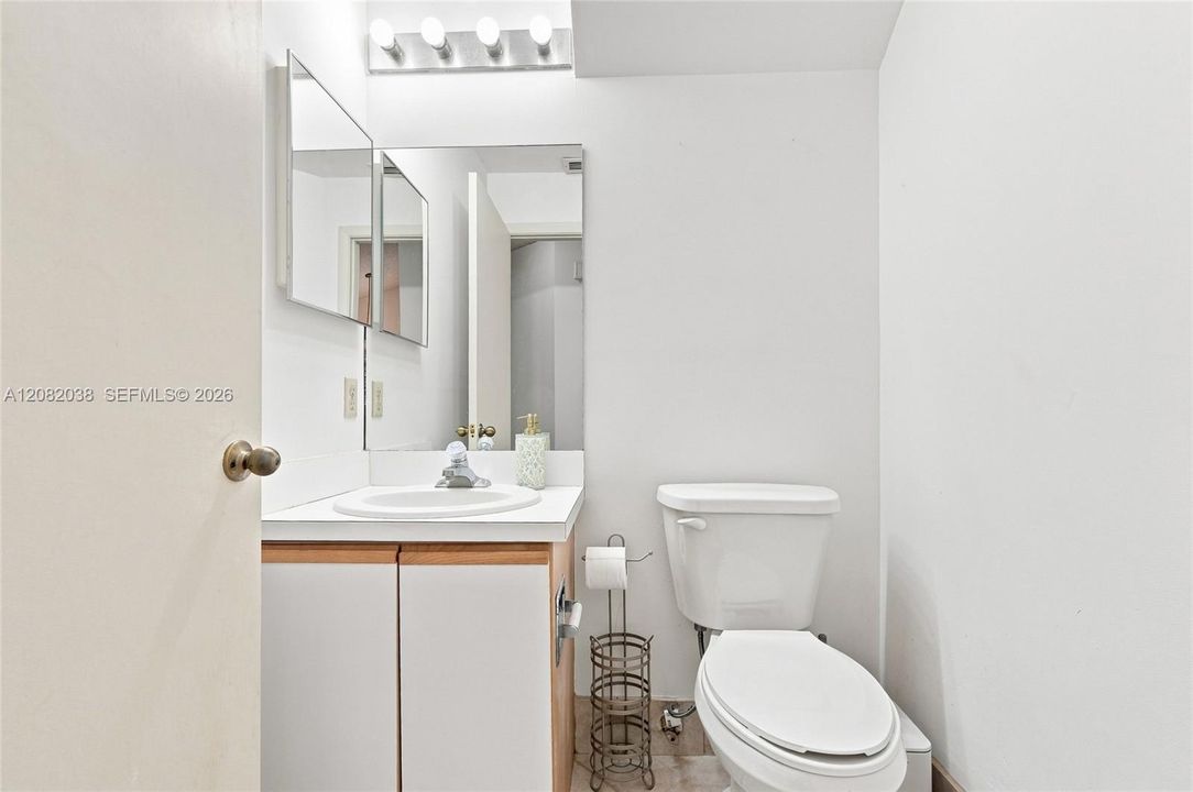 В аренду: $8,000 (4 спален, 2 ванн, 2084 Квадратных фут)