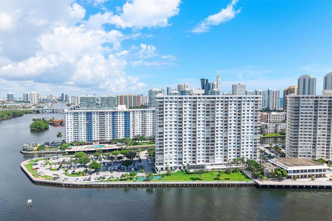 На продажу: $450,000 (2 спален, 2 ванн, 1120 Квадратных фут)