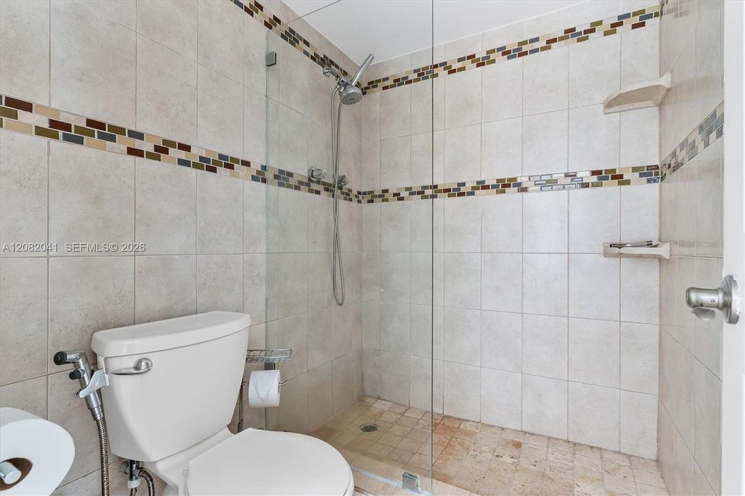 На продажу: $450,000 (2 спален, 2 ванн, 1120 Квадратных фут)
