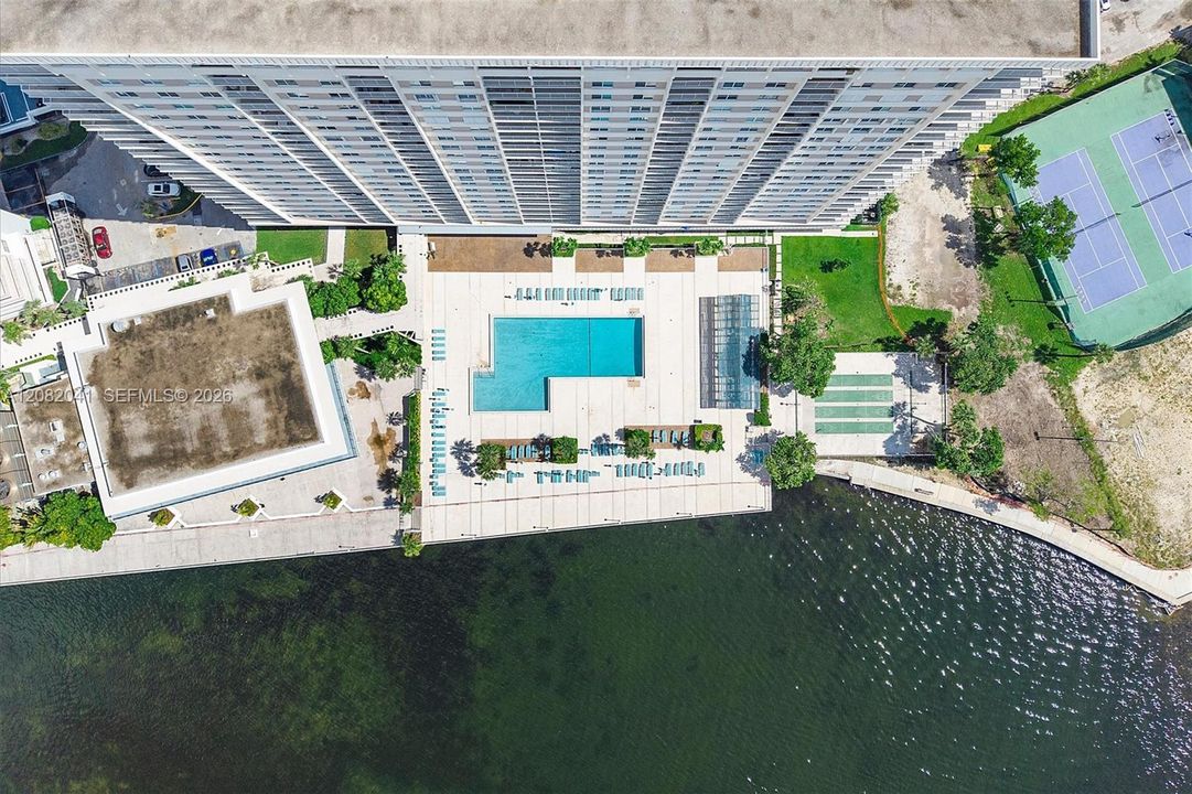 На продажу: $450,000 (2 спален, 2 ванн, 1120 Квадратных фут)