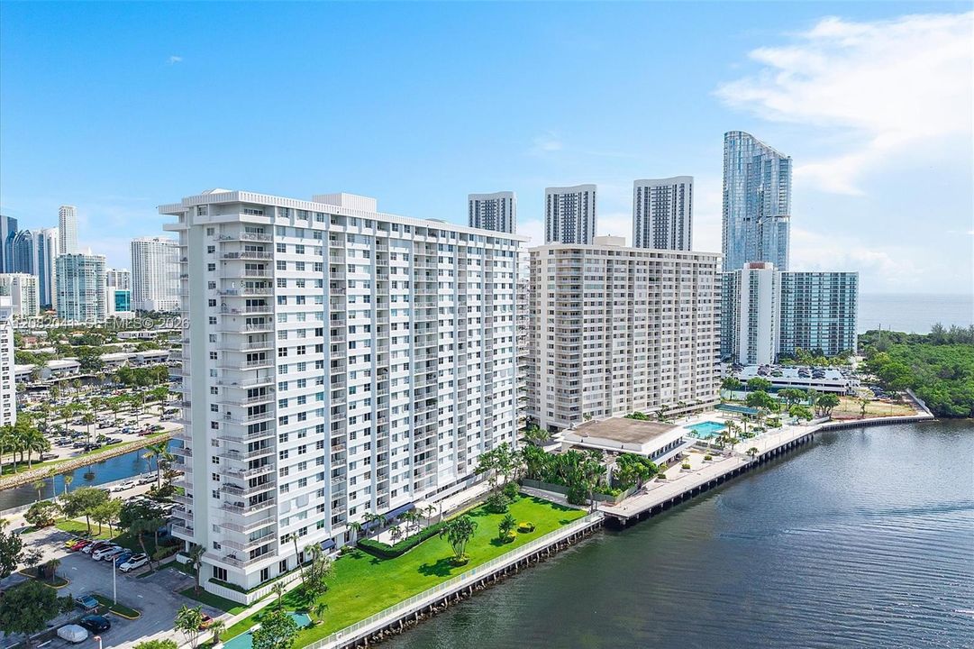 На продажу: $450,000 (2 спален, 2 ванн, 1120 Квадратных фут)