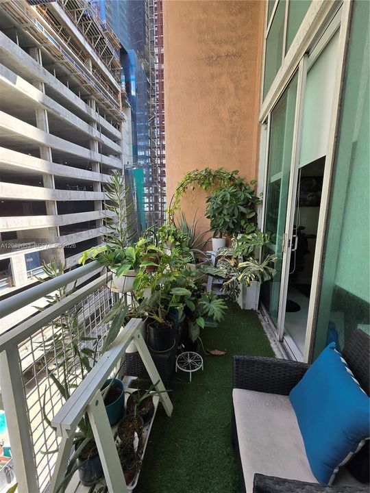 For Sale: $560,000 (2 beds, 2 baths, 1186 Square Feet)