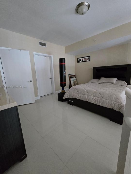 For Sale: $560,000 (2 beds, 2 baths, 1186 Square Feet)
