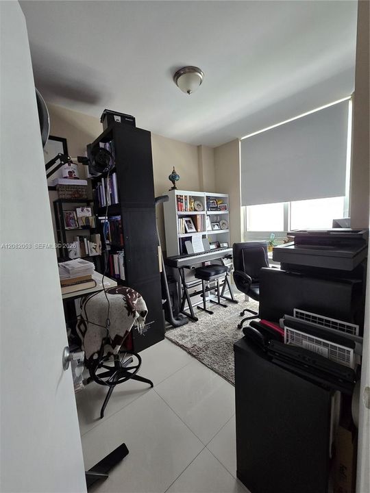 For Sale: $560,000 (2 beds, 2 baths, 1186 Square Feet)