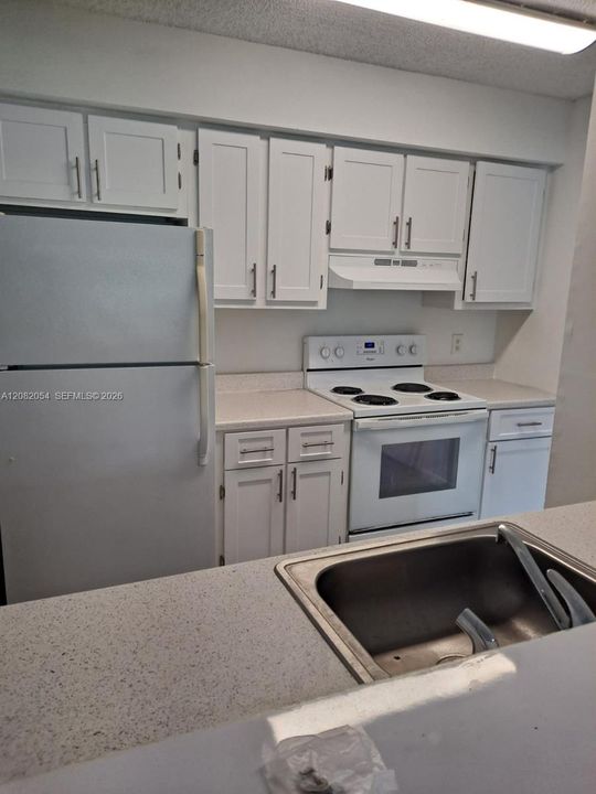 В аренду: $1,800 (1 спален, 1 ванн, 841 Квадратных фут)
