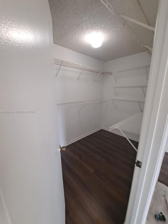 В аренду: $1,800 (1 спален, 1 ванн, 841 Квадратных фут)