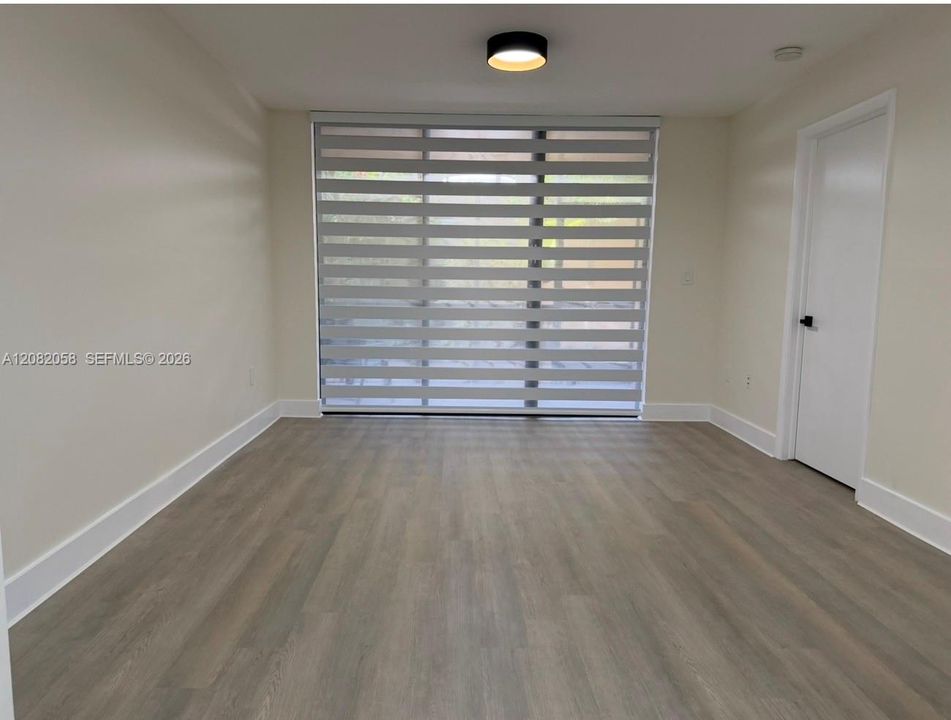 For Sale: $290,000 (1 beds, 1 baths, 640 Square Feet)