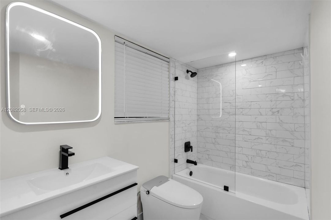 For Sale: $290,000 (1 beds, 1 baths, 640 Square Feet)