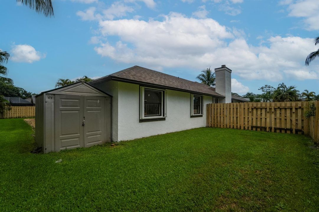 301 Knotty wood-17